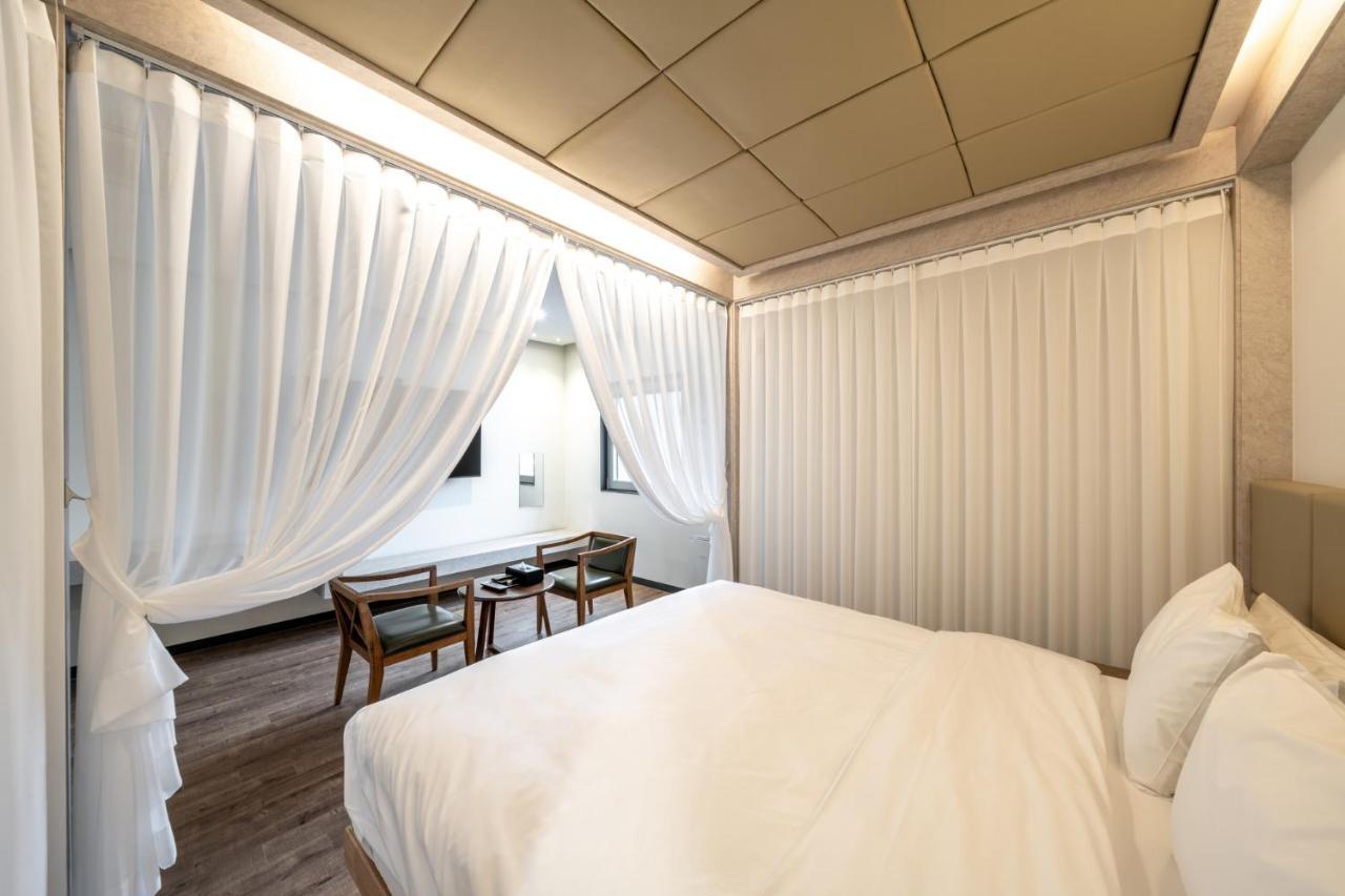 Jeonju Jazz Around Hotel Bagian luar foto