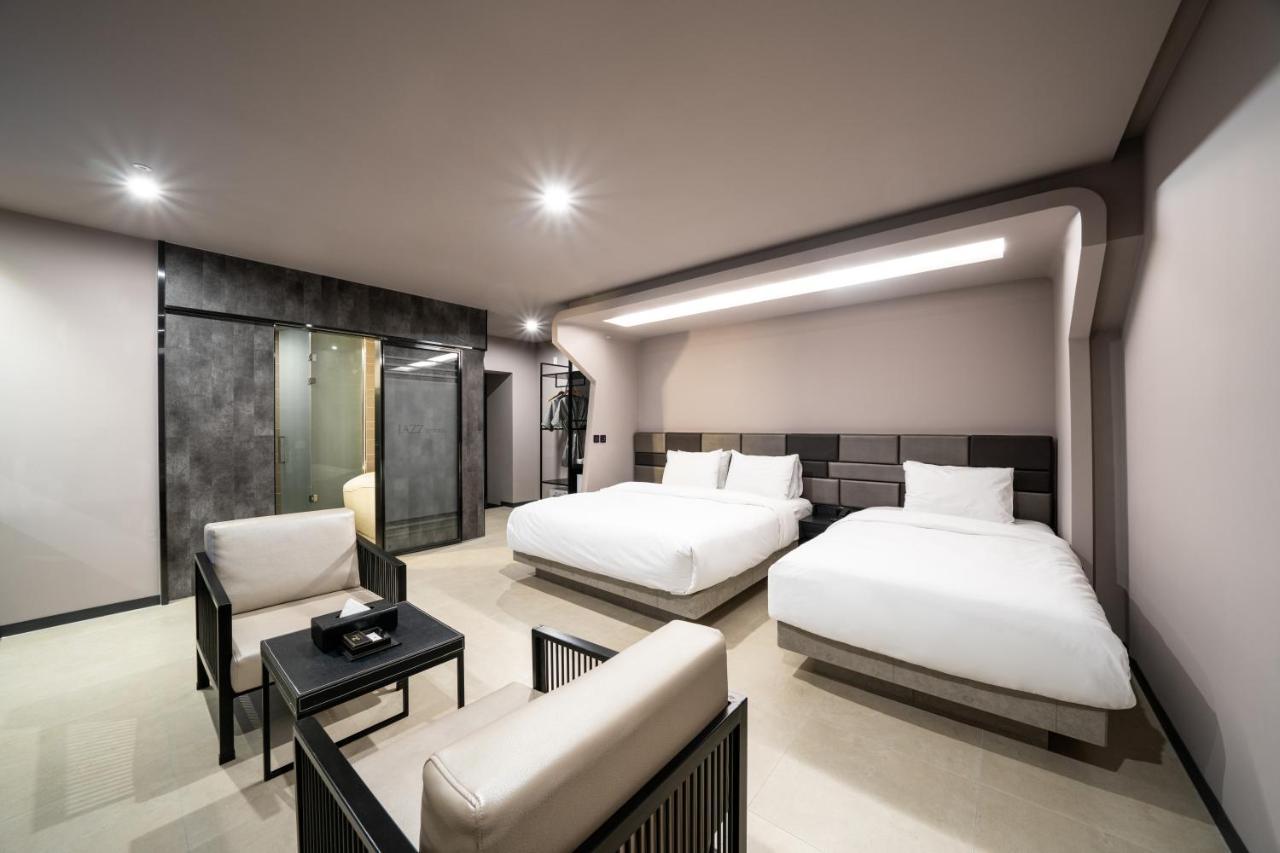 Jeonju Jazz Around Hotel Bagian luar foto