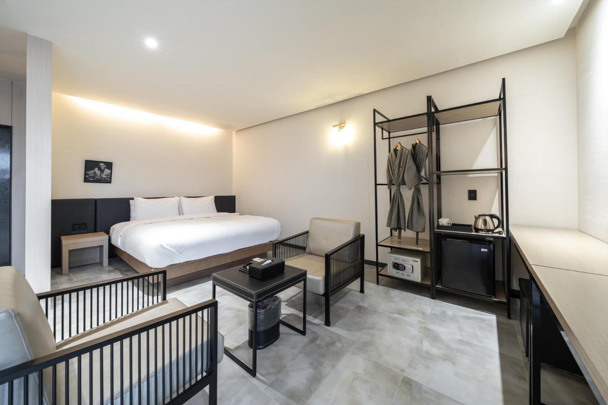 Jeonju Jazz Around Hotel Bagian luar foto