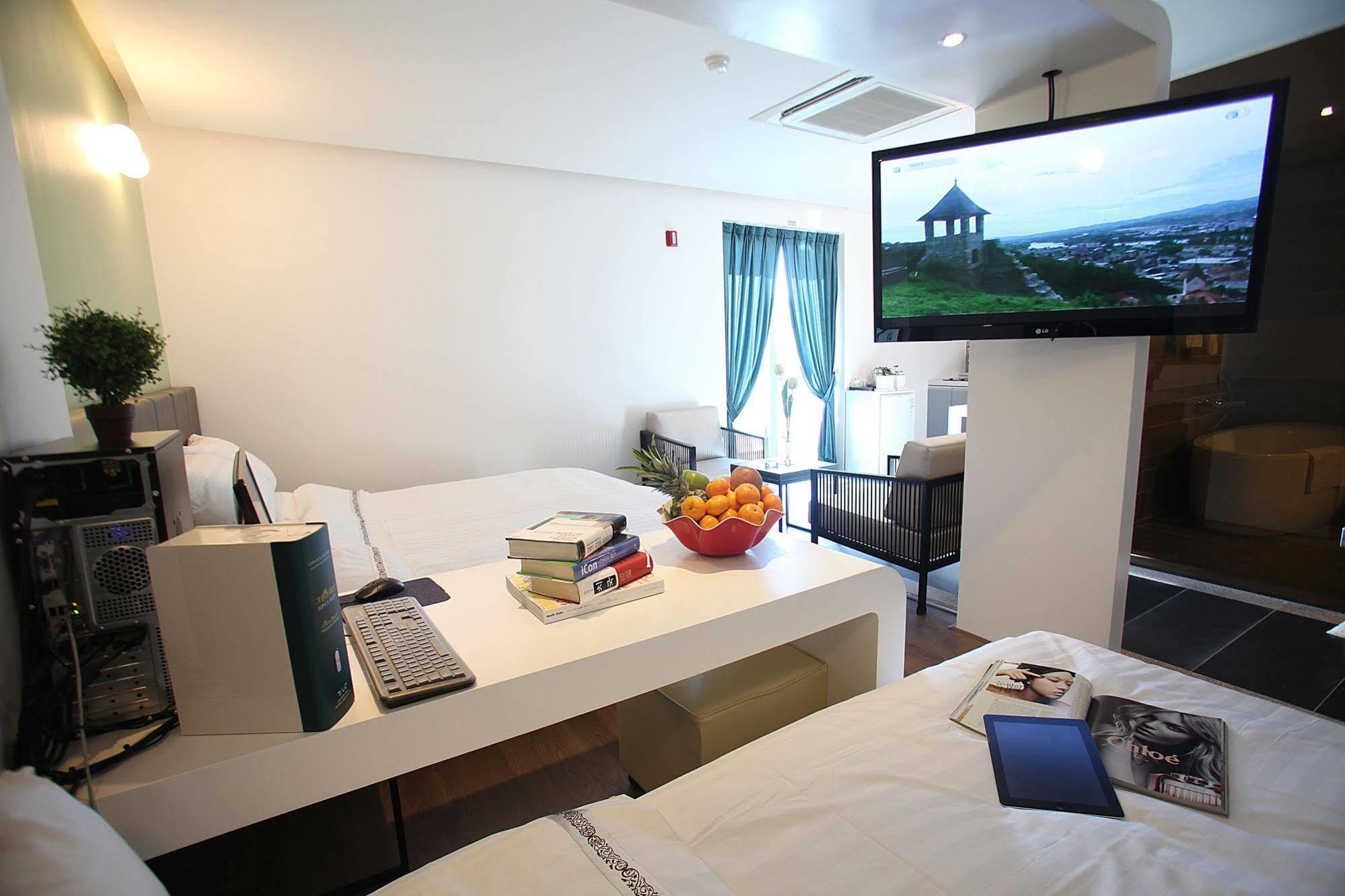 Jeonju Jazz Around Hotel Bagian luar foto