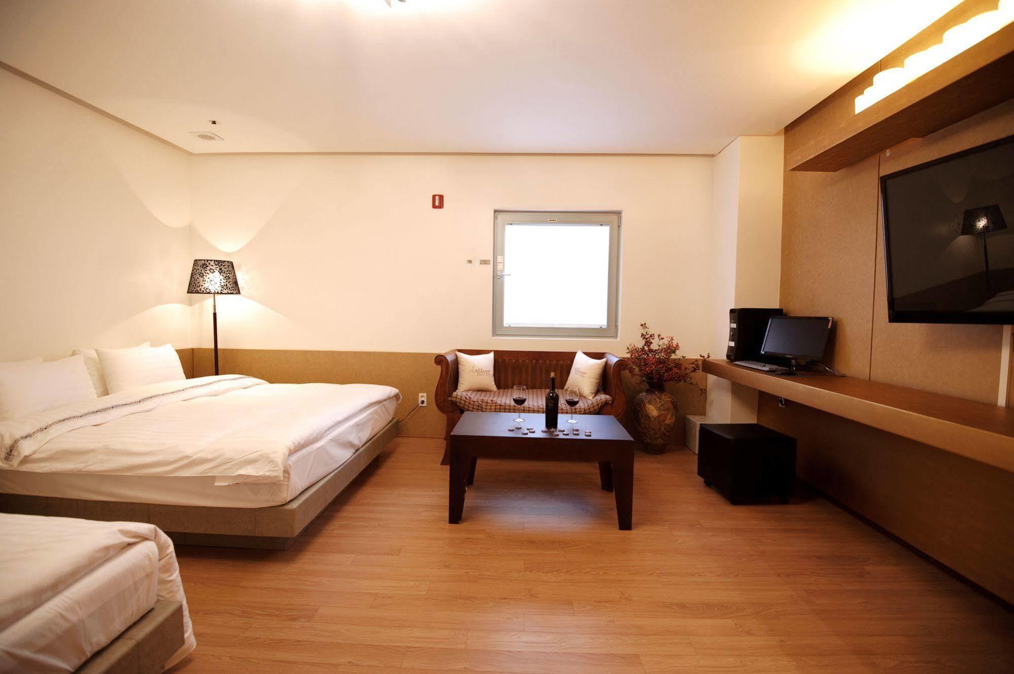 Jeonju Jazz Around Hotel Bagian luar foto