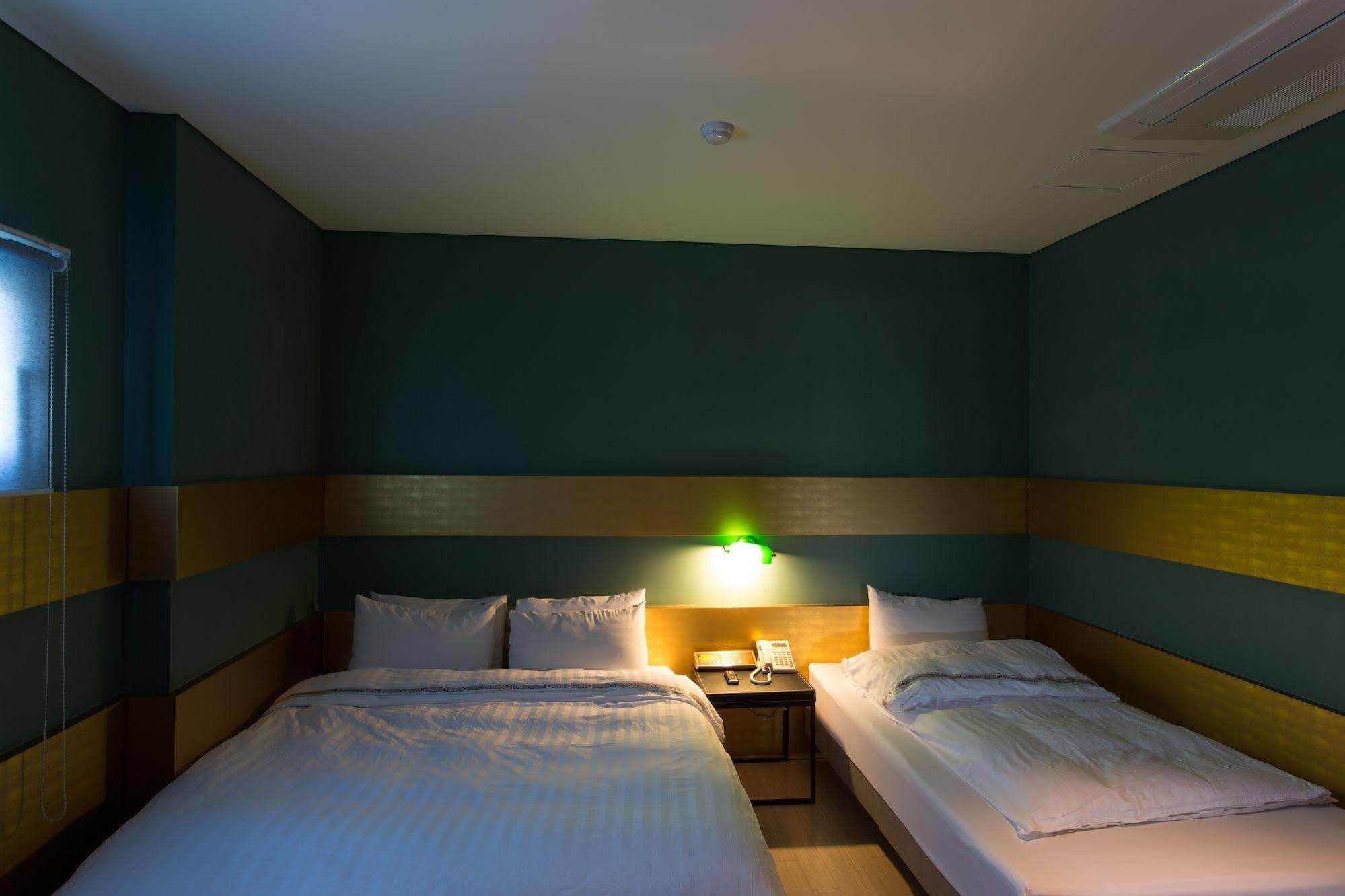 Jeonju Jazz Around Hotel Bagian luar foto