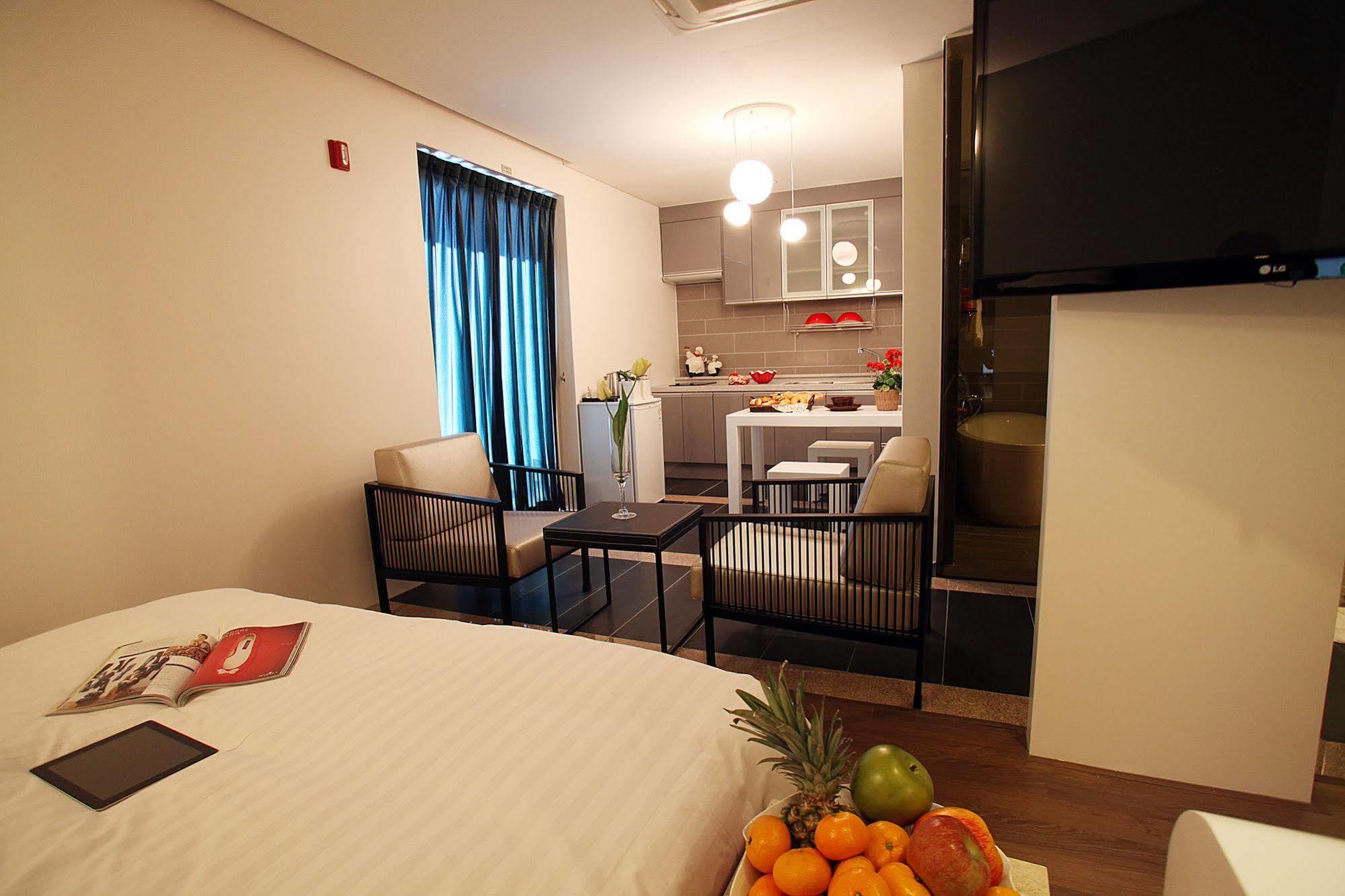 Jeonju Jazz Around Hotel Bagian luar foto