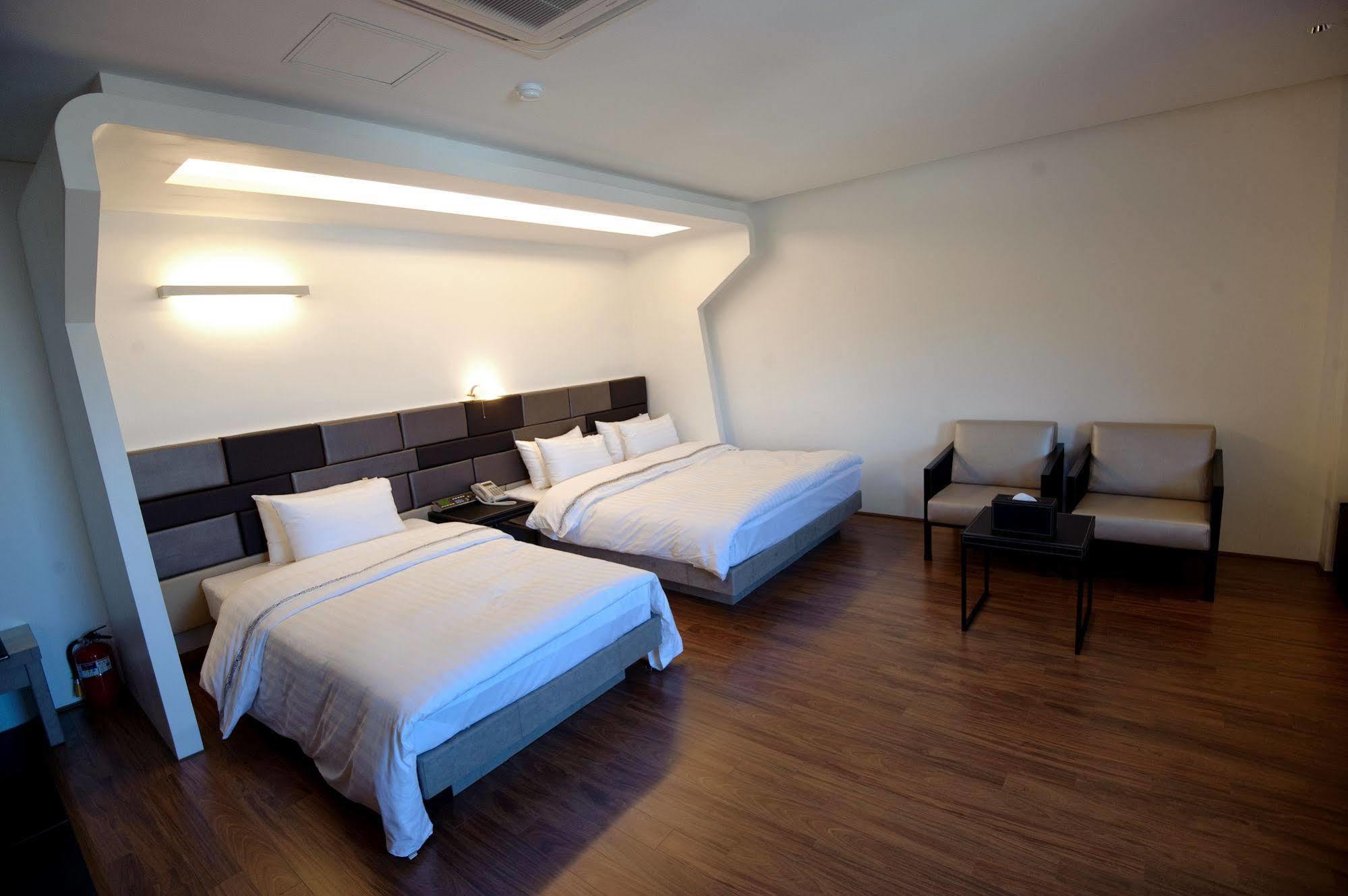 Jeonju Jazz Around Hotel Bagian luar foto