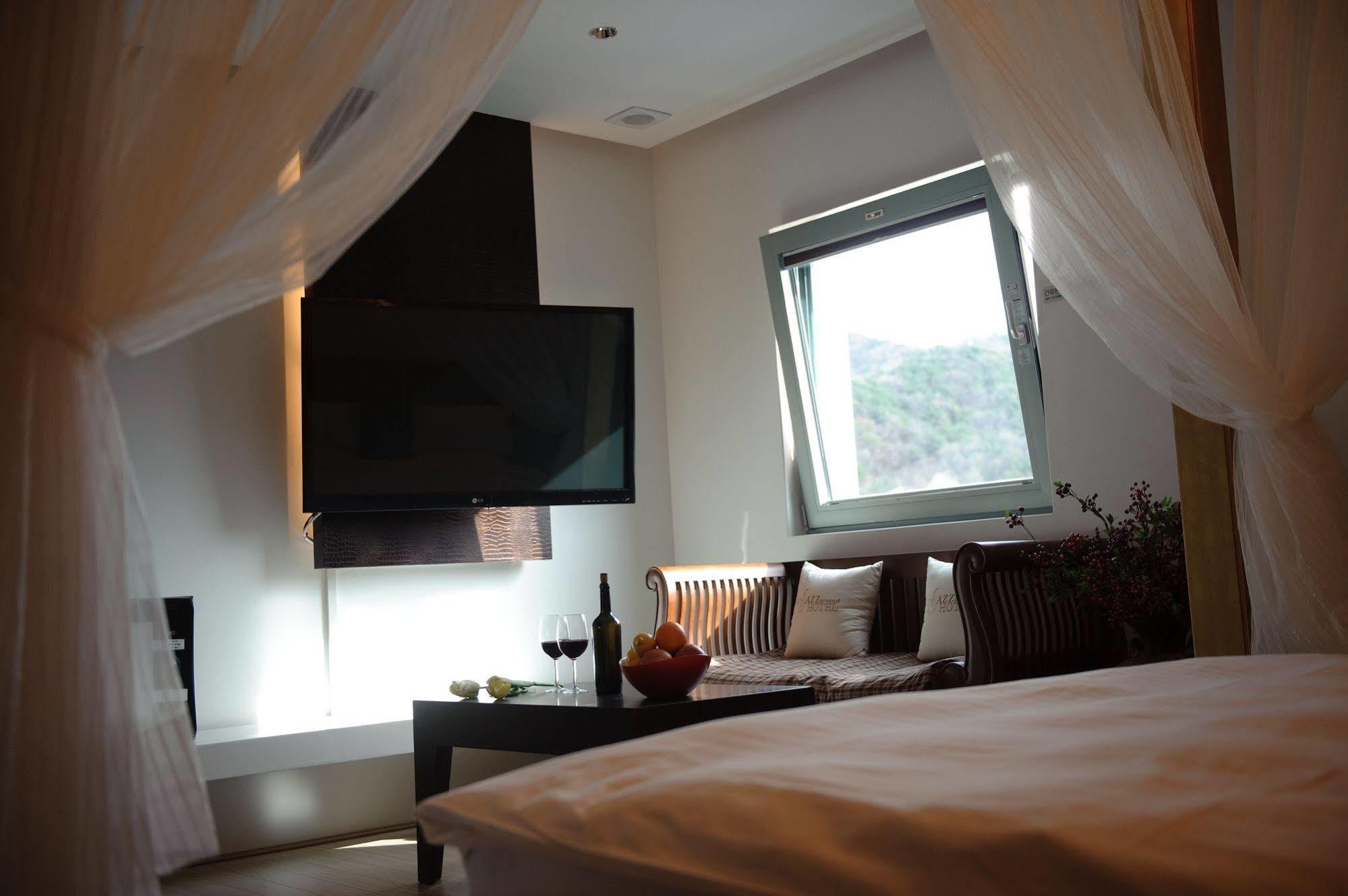 Jeonju Jazz Around Hotel Bagian luar foto